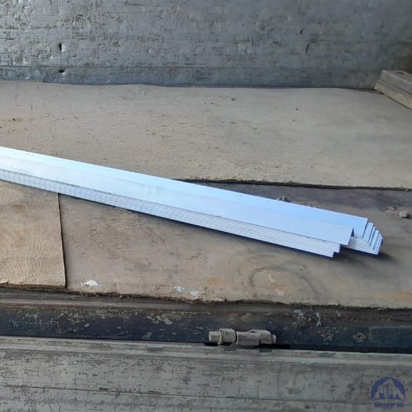 Уголок алюминиевый