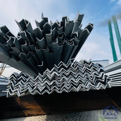 Уголок горячекатаный