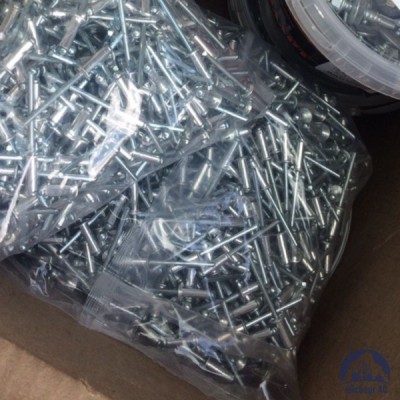 Заклёпка пластиковая нажимная черная 5х6,5 мм с шляпкой купить в Уральске